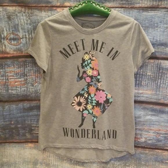 NWOT BARELY WORN Alice L "Meet Me in Wonderland" T - Picture 1 of 4